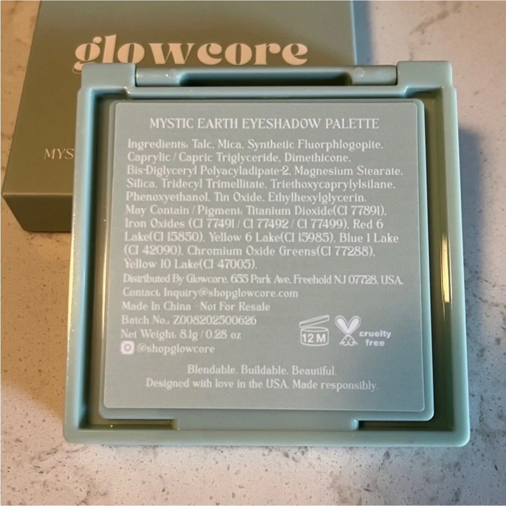 NWT Glow core Mystic Earth 9 Shades Eyeshadow Palette